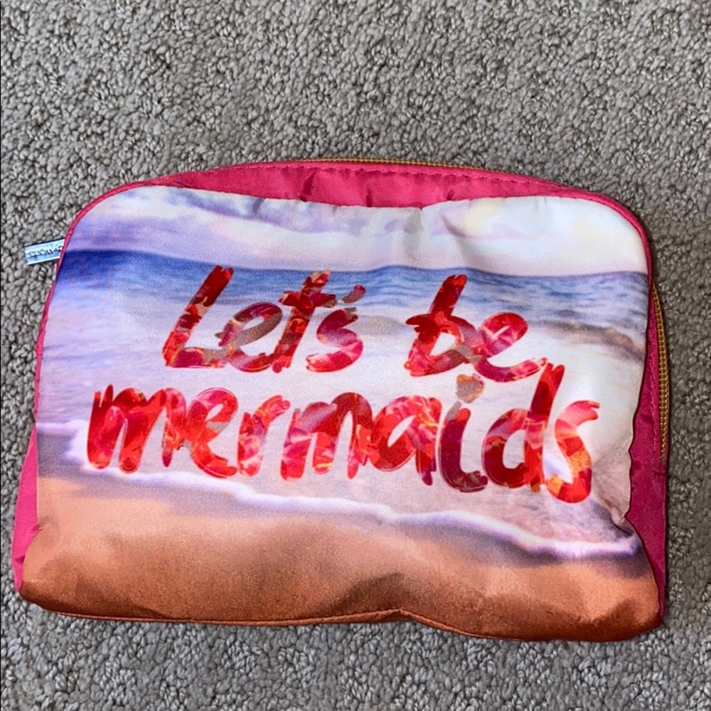 Cosmetic bag